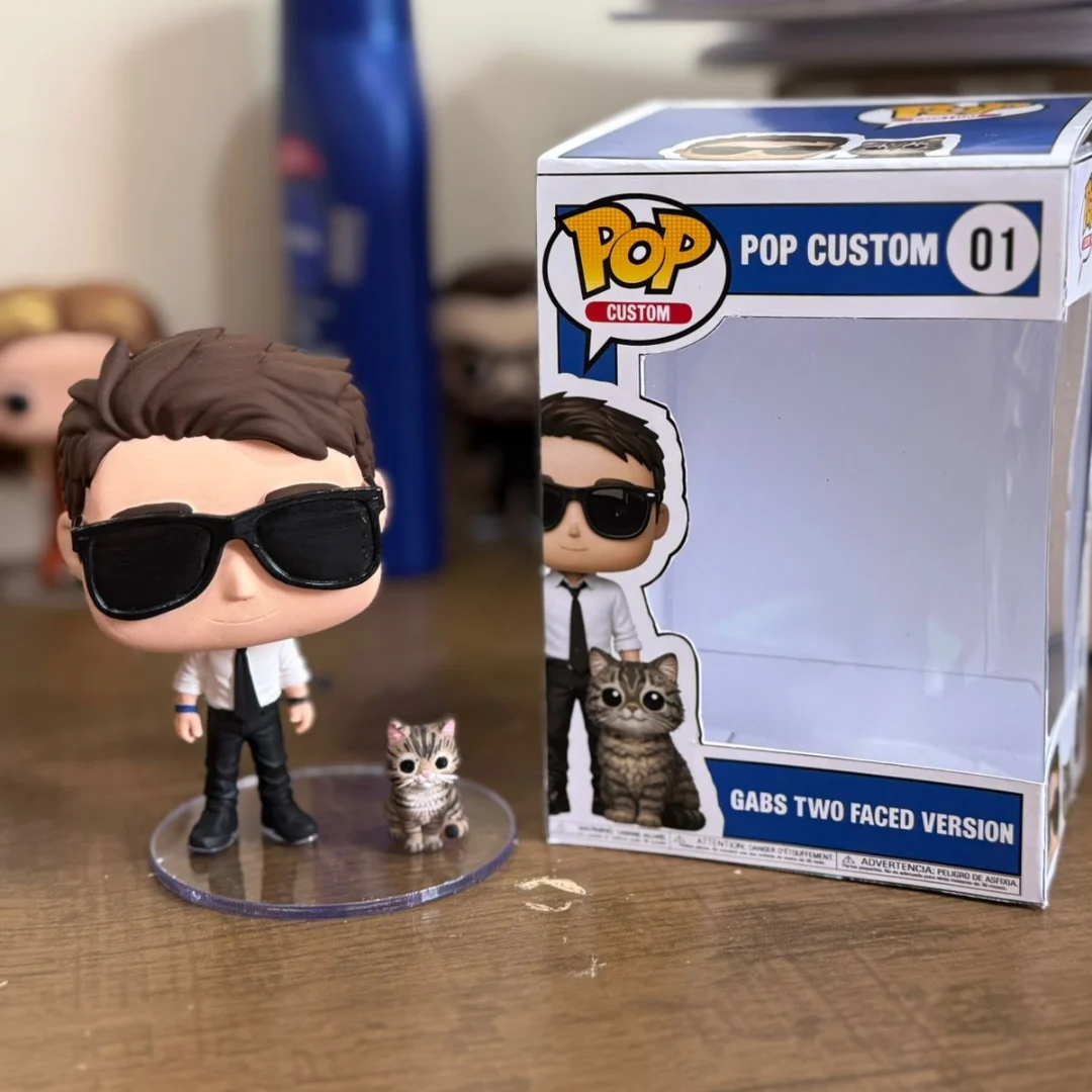 Funko personalizado com óculos escuros e gato